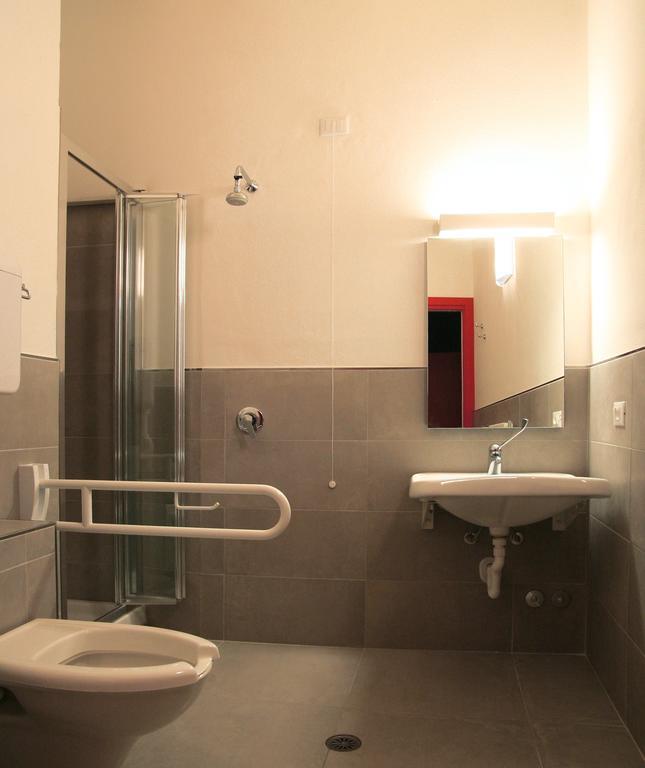Ostello Locanda Degli Acrobati Brescia Rum bild