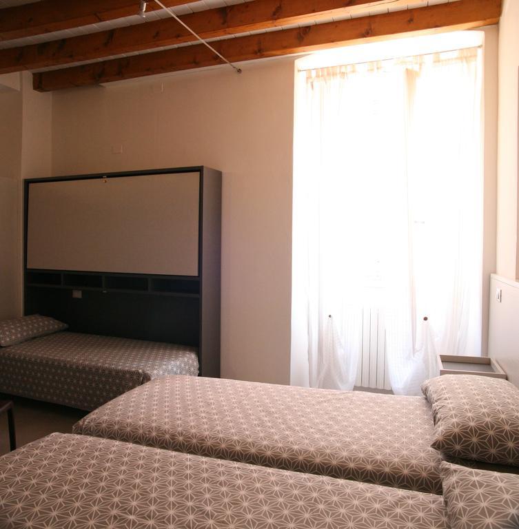Ostello Locanda Degli Acrobati Brescia Rum bild