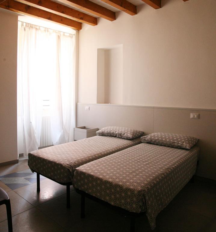 Ostello Locanda Degli Acrobati Brescia Rum bild