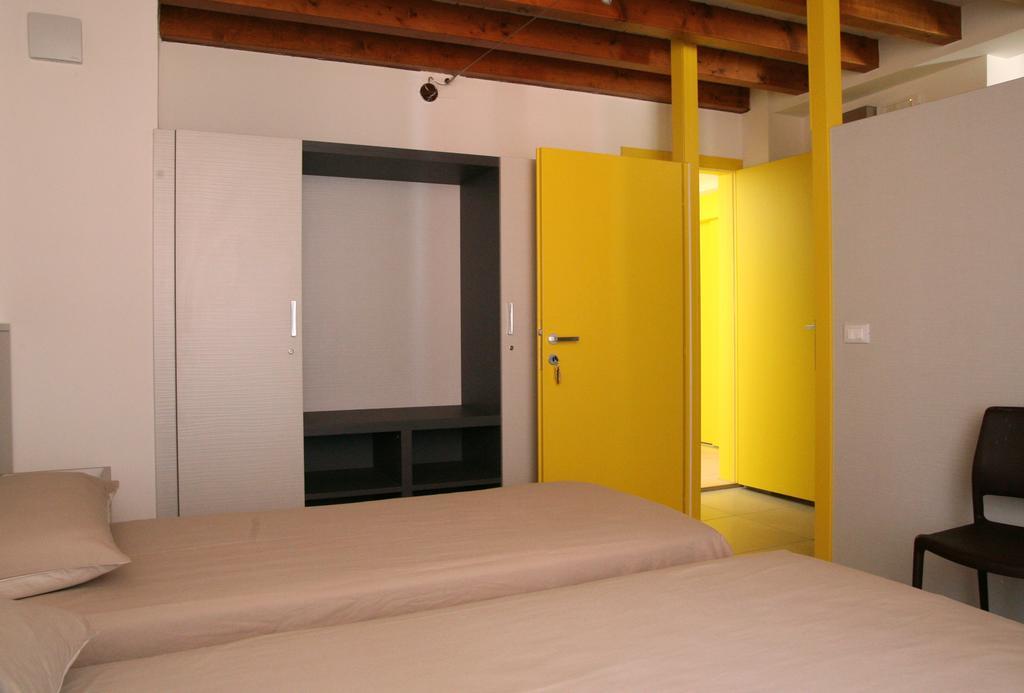 Ostello Locanda Degli Acrobati Brescia Rum bild